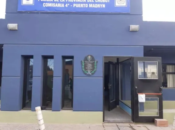 Un detenido golpeó a un policía y amenazó con incendiar la comisaría