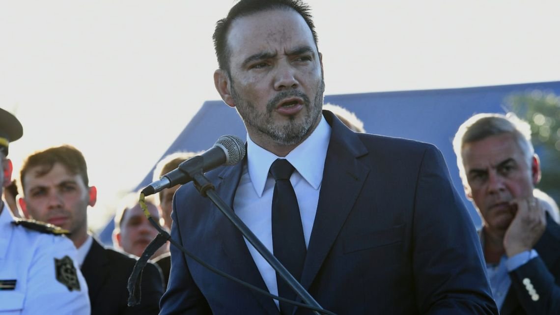 Valdés: “Estamos con un presupuesto acotado, pero vamos a resolver la cuestión salarial”