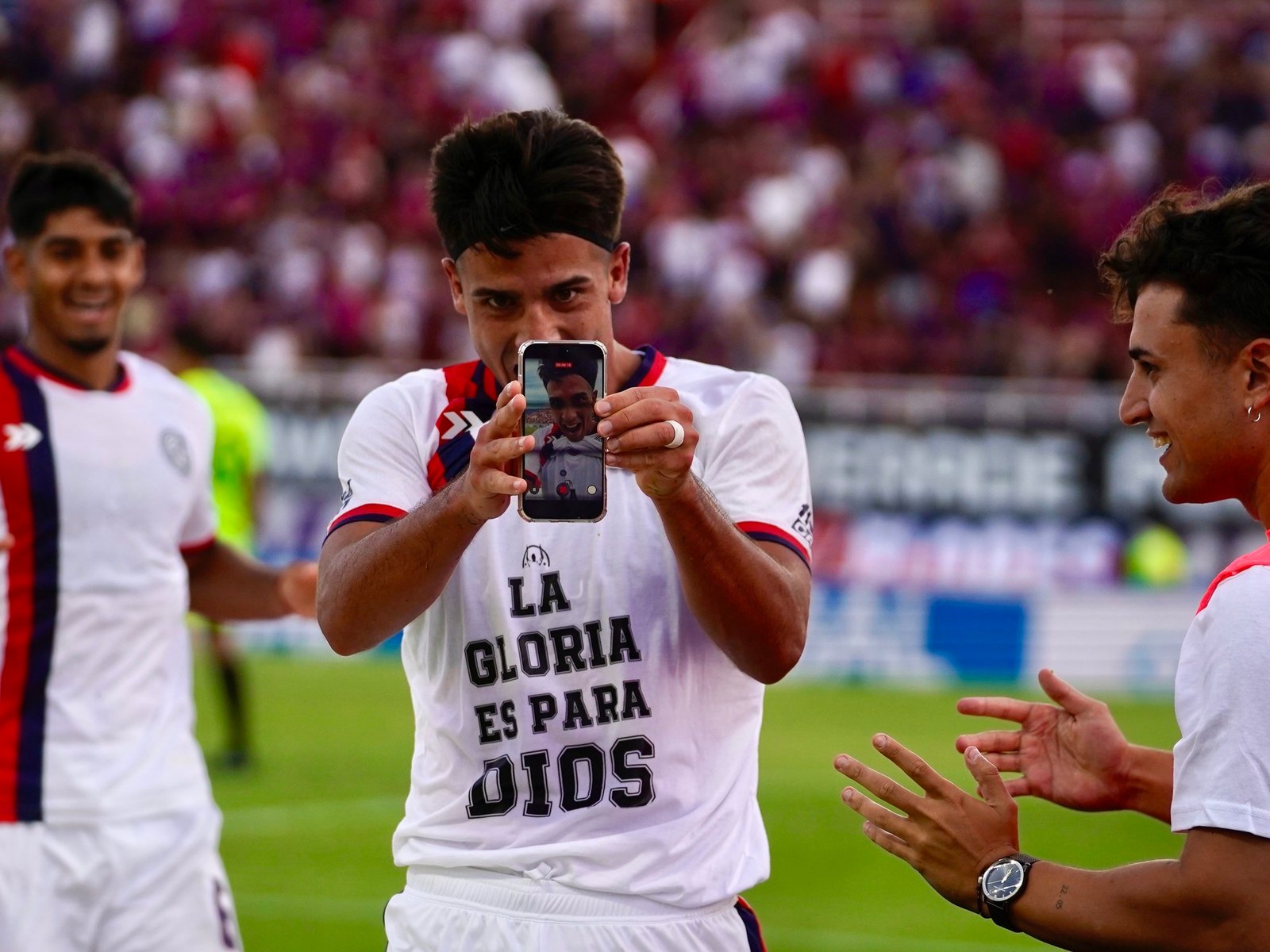 Vietto abrió el partido a los 25 segundos y Cuello lo cerró con un golazo