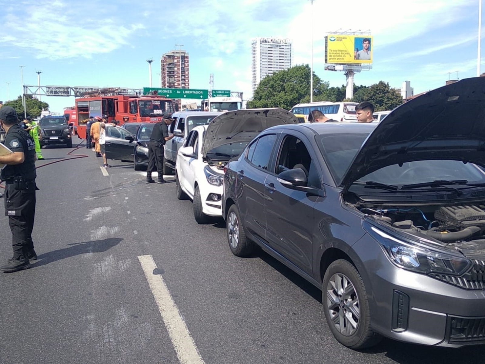 Violento choque en cadena en la General Paz dejó más de 10 heridos y un rescate en helicóptero