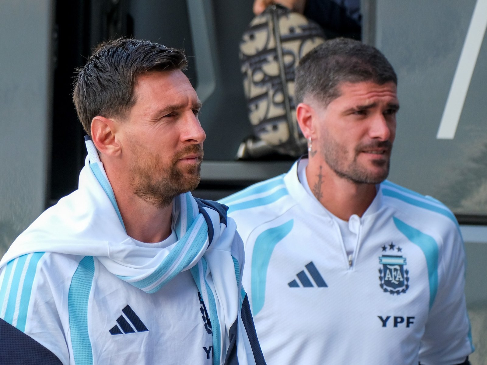 a qué hora y en qué ciudad