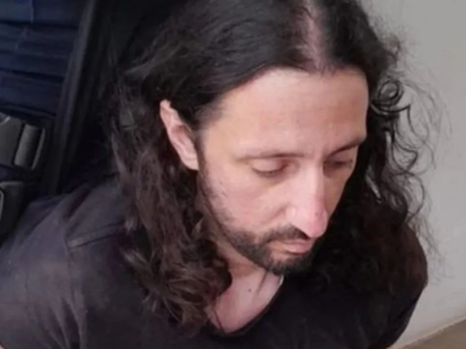 ahora lo acusan de tener pornografía infantil