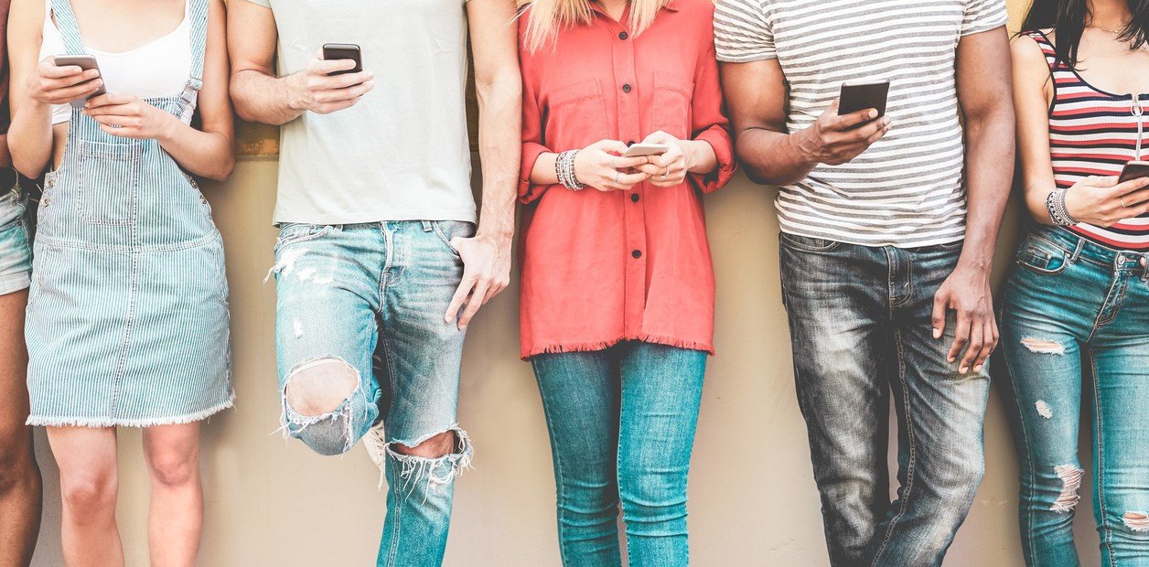 Violencia, redes y bullying: cómo abordar lo que se dice y lo que se calla en el "planeta digital"