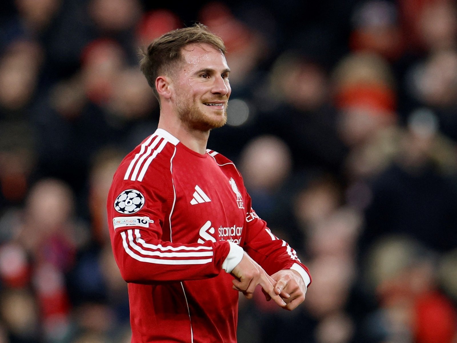 con Mac Allister titular, los de Slot no quieren perder más terreno y los de Guardiola seguir al Arsenal