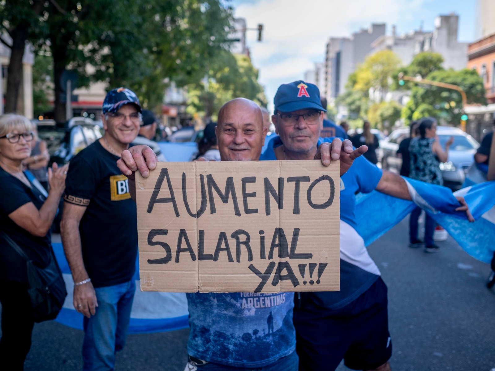 golpearon al jefe de la Departamental durante una protesta de familiares de policías