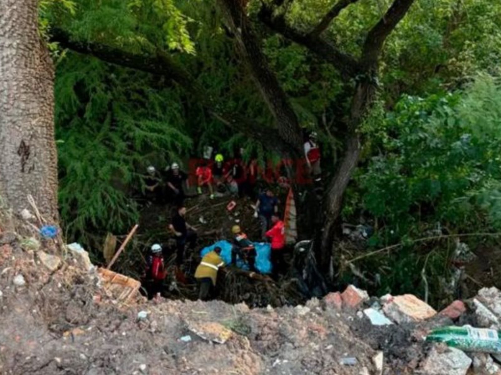 hallaron el cuerpo de la mujer buscada tras el derrumbe de su casa durante un fuerte temporal