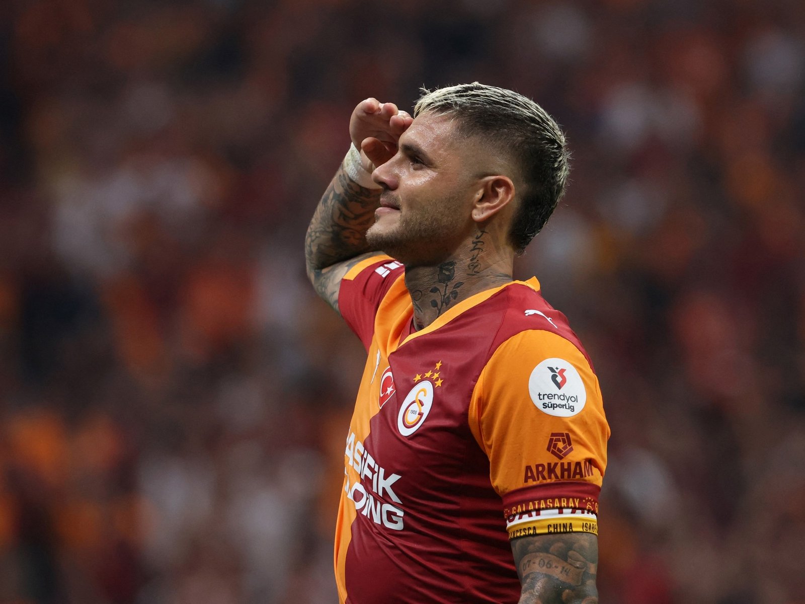 la romántica felicitación de la China Suárez