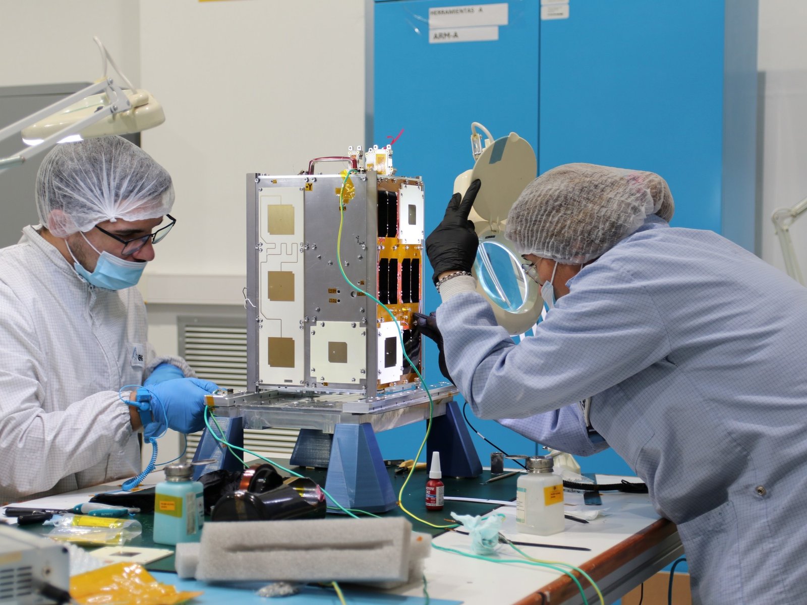 podría despegar en marzo y con un microsatélite argentino