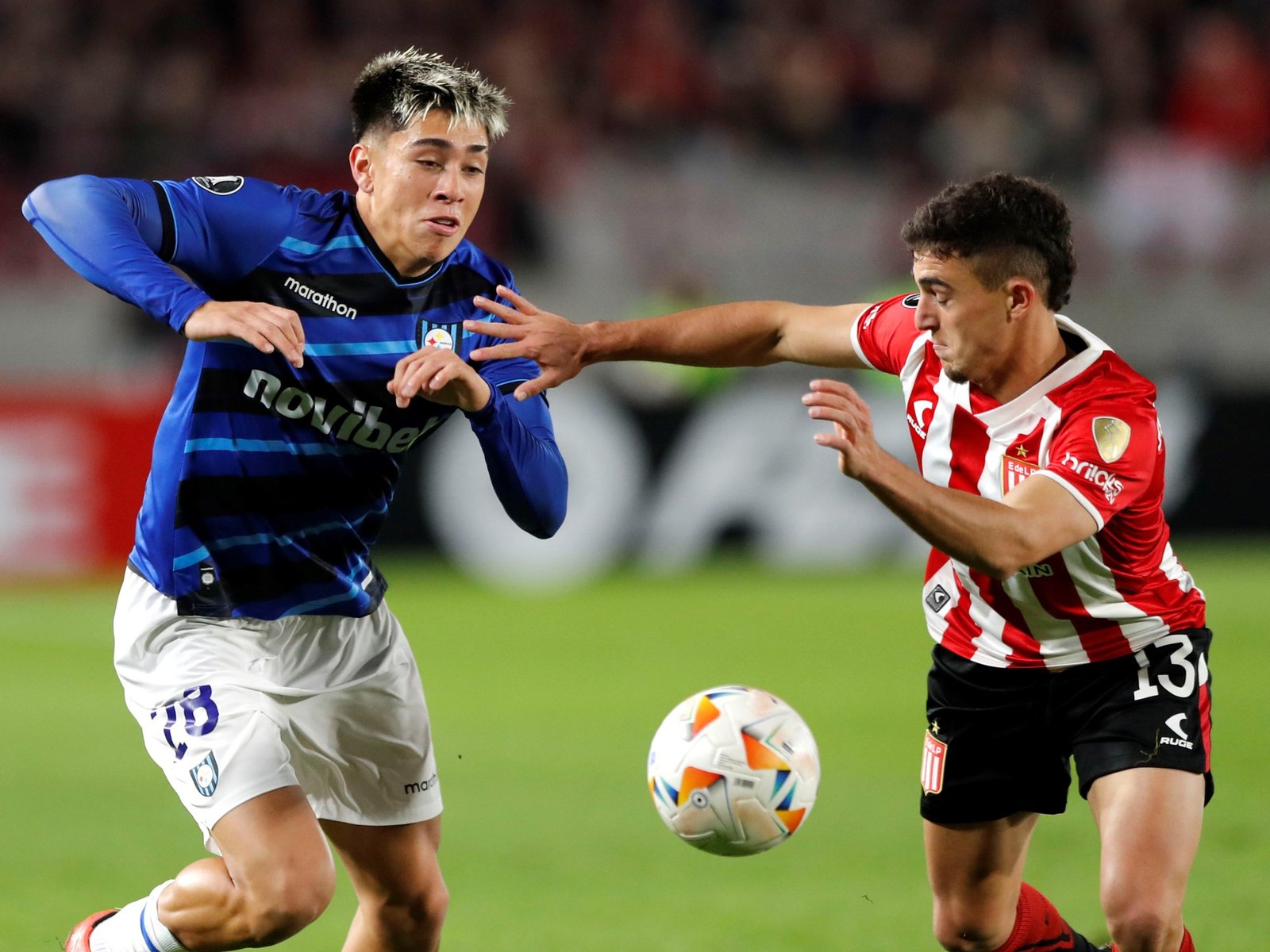 quién es el extremo que viene del fútbol chileno