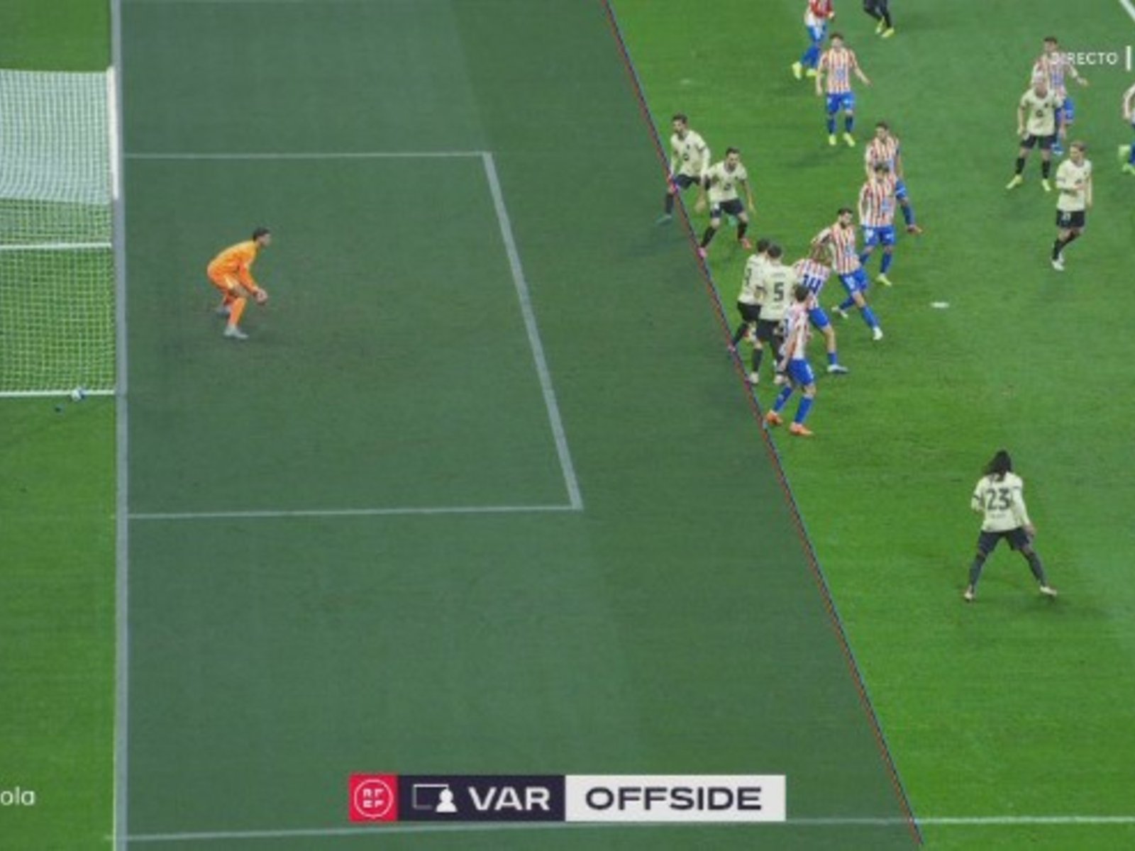 tardaron siete minutos en anular un gol del Barcelona y celebró Simeone con Atlético de Madrid