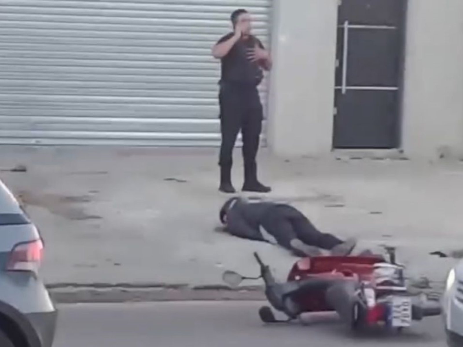 un policía de la Ciudad evitó un robo, se enfrentó con motochorros y mató a uno