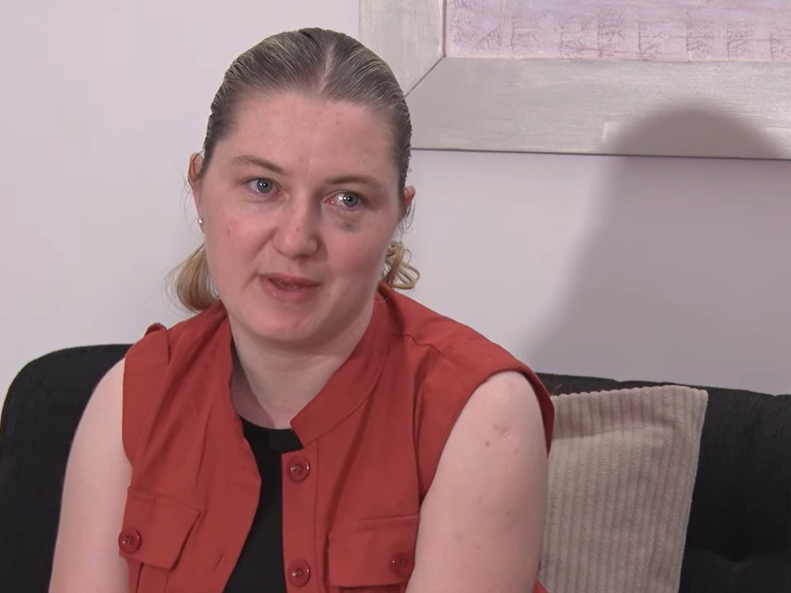 violencia, explotación y el secuestro de sus hijas