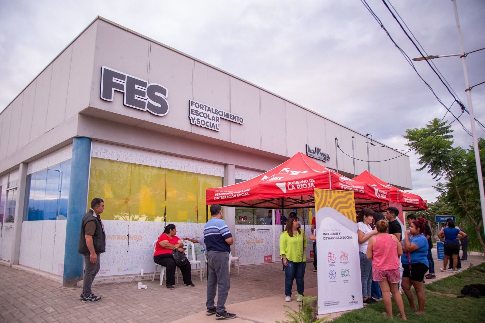 El Gobierno acercó servicios esenciales a vecinos del barrio Francisco II con un operativo integral