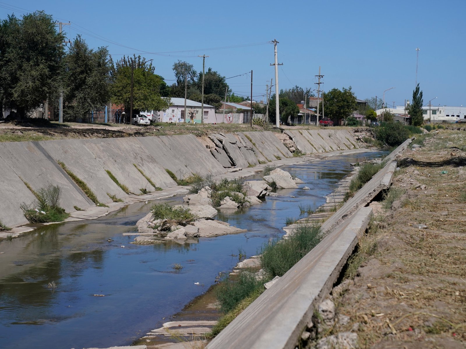 A un año de la inundación de Bahía Blanca, la gente vive con miedo a que todo se repita cada vez que llueve