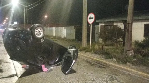 Alcohol al volante: tres accidentes en pocas horas dejaron daños y un conductor aprehendido en Río Grande