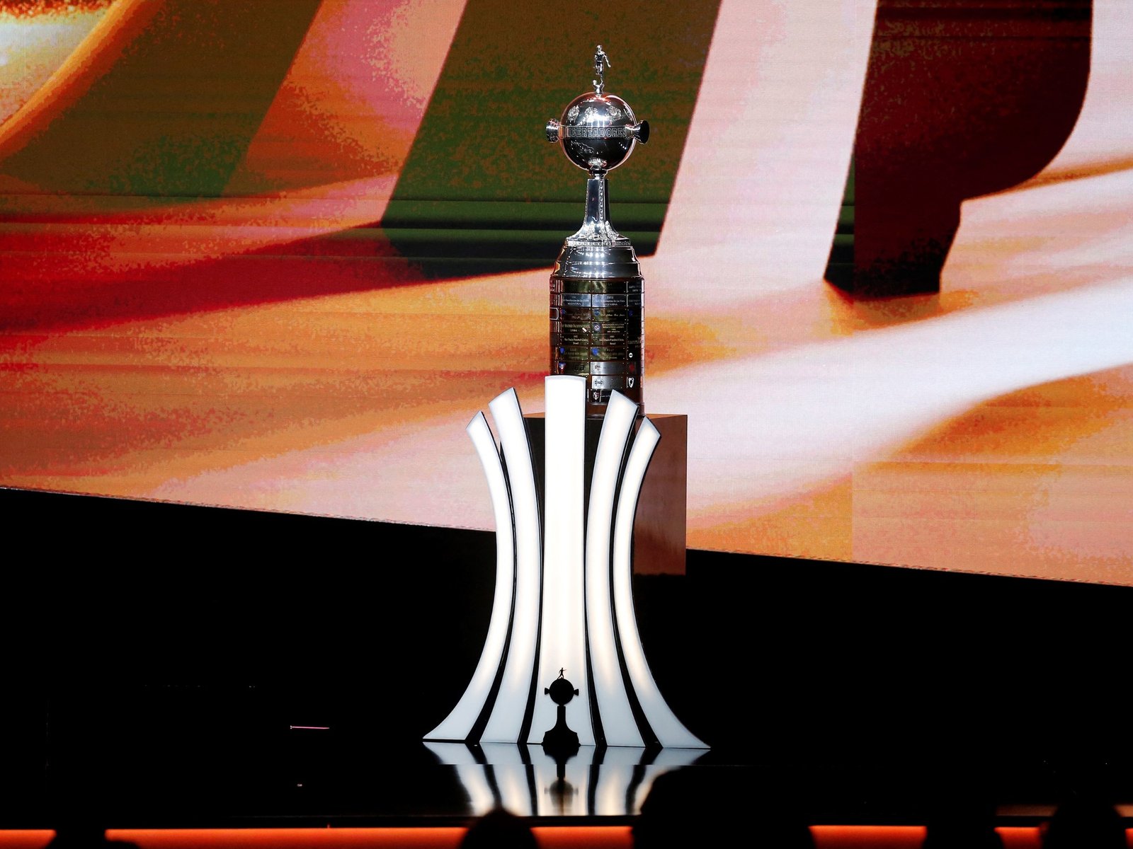 Boca se reencuentra con Pipa Benedetto y un gigante de Brasil, Rosario Central a Quito y Estudiantes contra un "cuco"