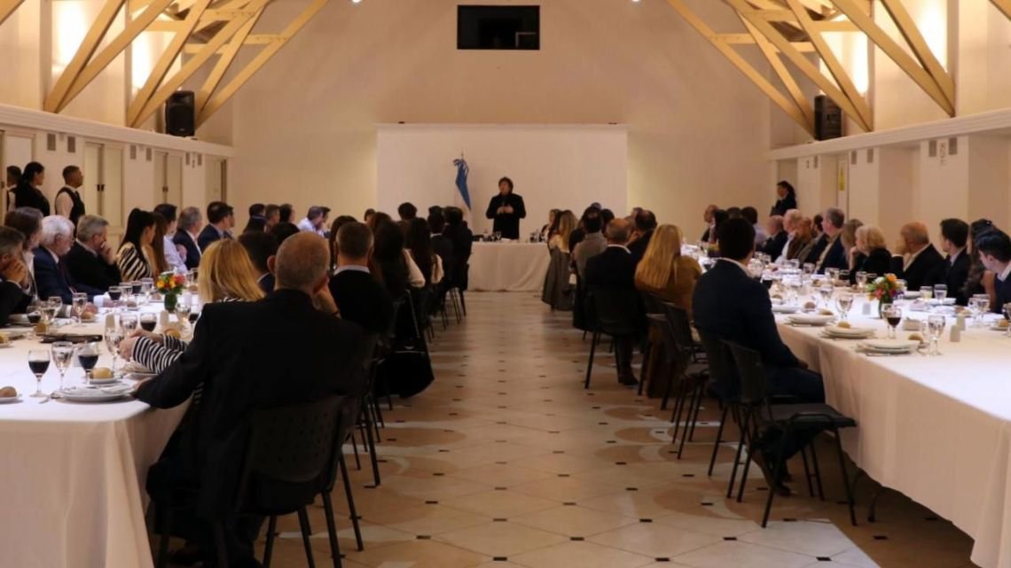 Cena de Olivos: Milei “ameno”, Sturzenegger en modo docente y un “menú austero”