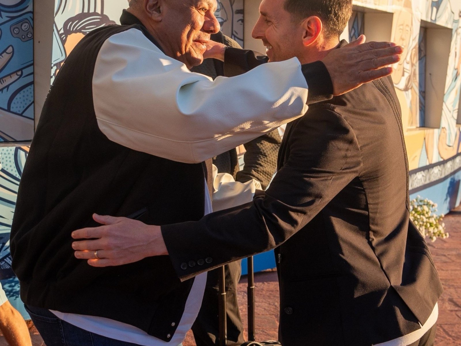 Chiqui Tapia publicó varias fotos con Lionel Messi en su llegada a Ezeiza, pero Messi hizo un posteo sin Tapia