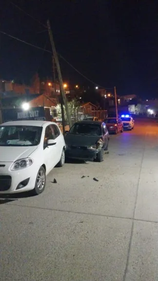 Conductor alcoholizado chocó tres autos estacionados y huyó