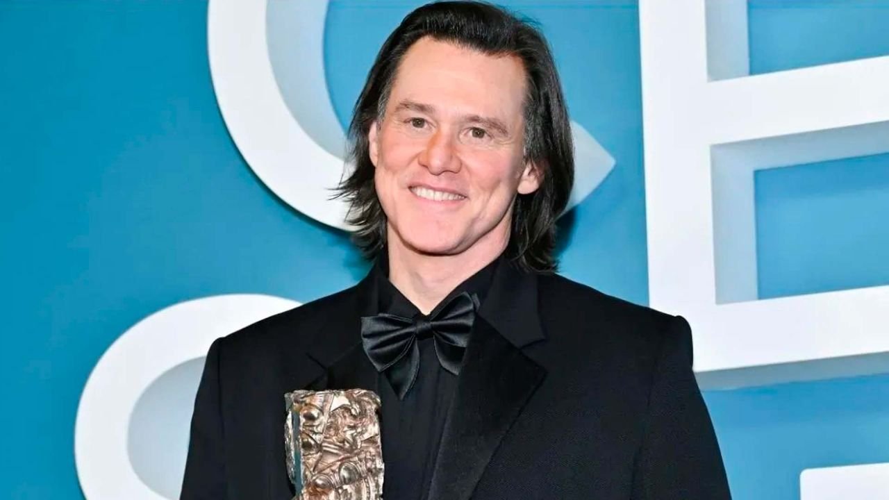 El rostro de Jim Carrey en los Premios César de París desató una tormenta de especulaciones y conspiraciones absurdas.