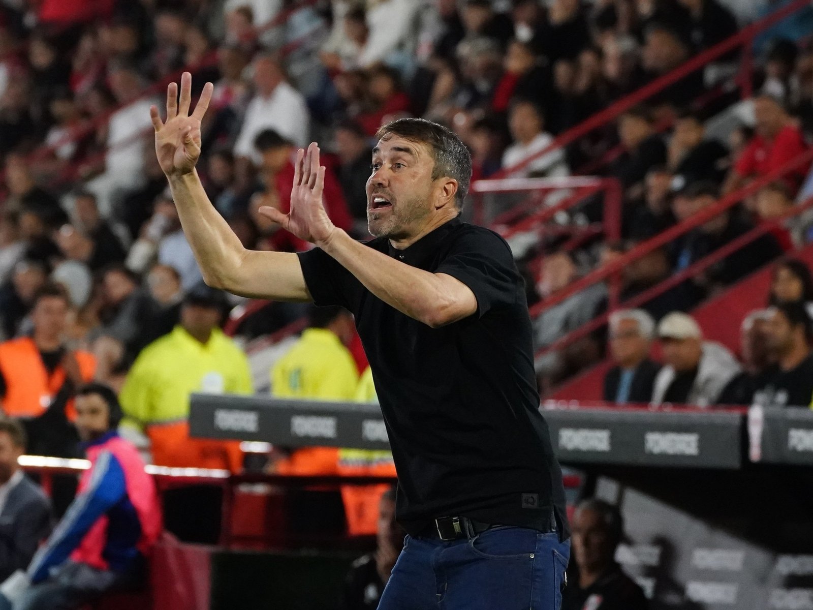 Coudet, tras su debut triunfal en River: del "fuimos justos ganadores" al "la semana fue una cagada a palos importante" :: Olé