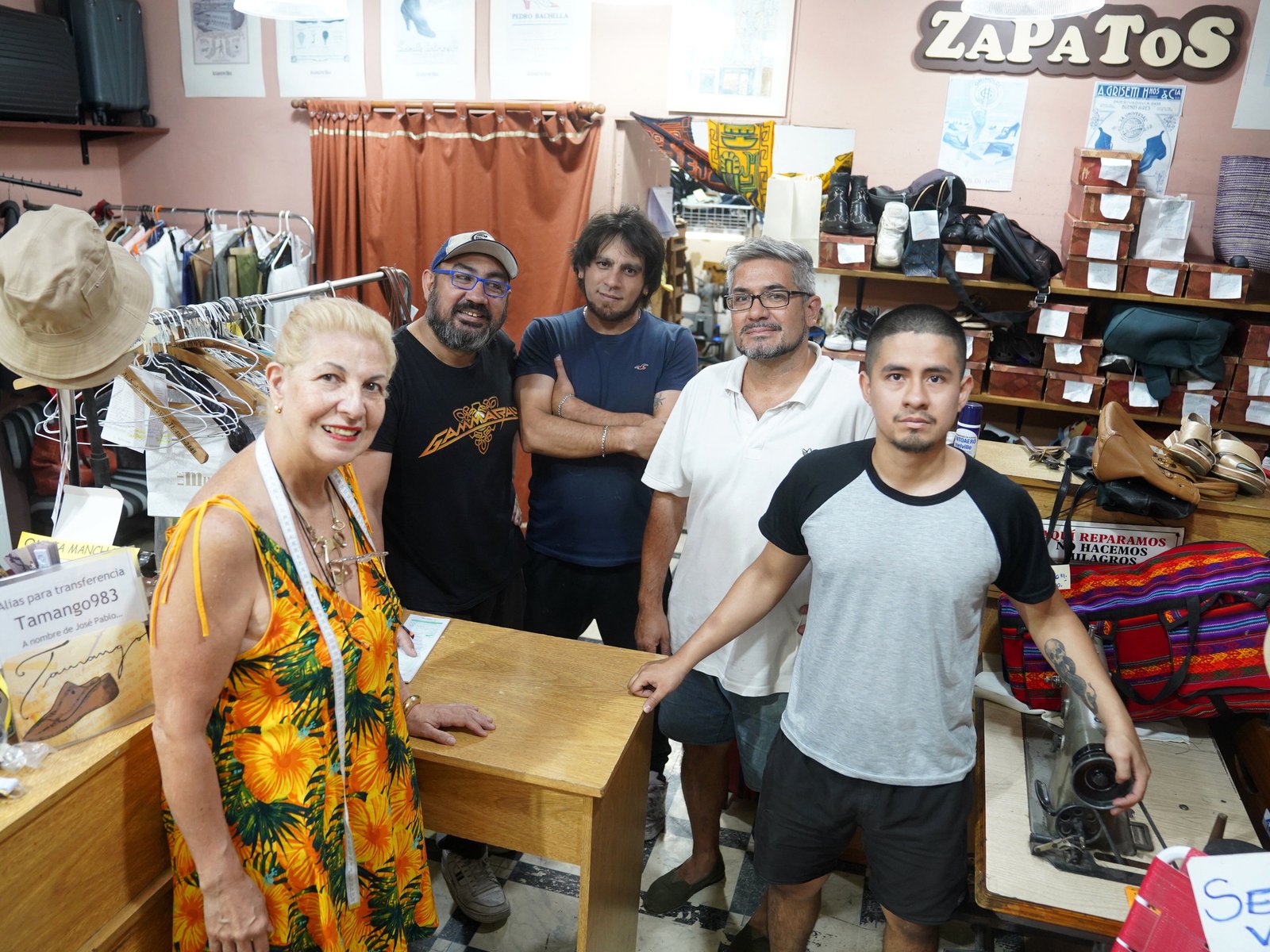 Crece entre los porteños una solución para gastar menos en ropa que resiste el avance de Shein y Temu