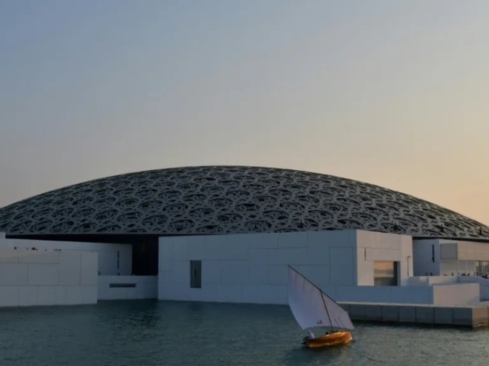 Crece la preocupación por las obras prestadas al Louvre Abu Dhabi tras la escalada bélica