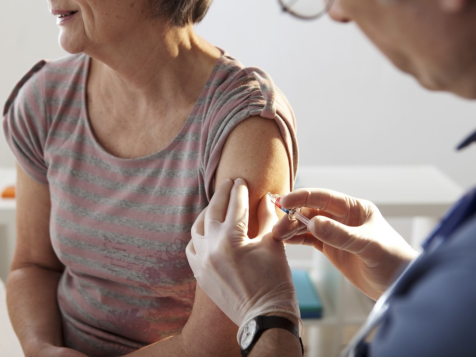 Cuándo estará disponible en las farmacias la vacuna antigripal para afiliados del PAMI y por qué se demora