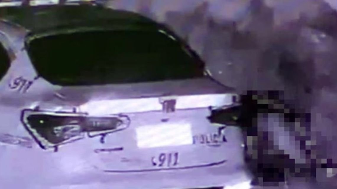 Desafectaron a un policía que fue grabado manteniendo relaciones al lado del patrullero