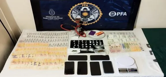 Desbaratan un punto de venta de drogas: secuestran cocaína, marihuana y dinero