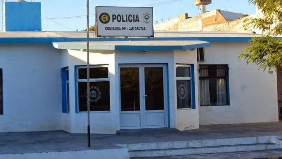 Detuvieron a un hombre por fracturarle la pierna a su pareja