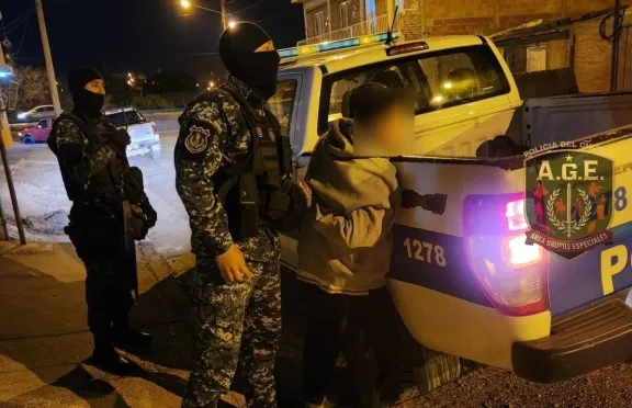 Detuvieron en Madryn a un joven que tenía pedido de captura vigente