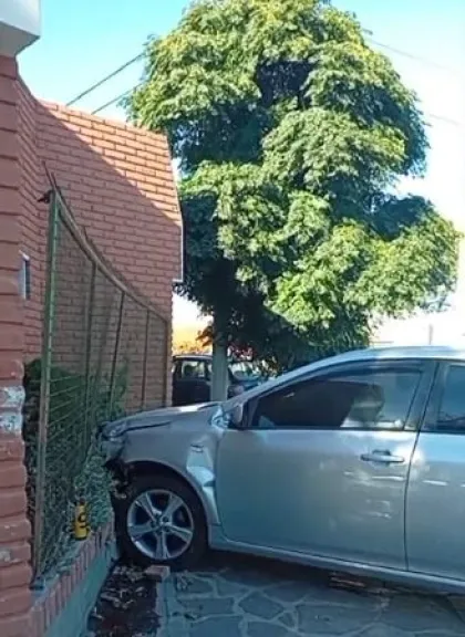 Dos automovilistas y una motociclista, las victimas en choques casi simultáneos en Trelew