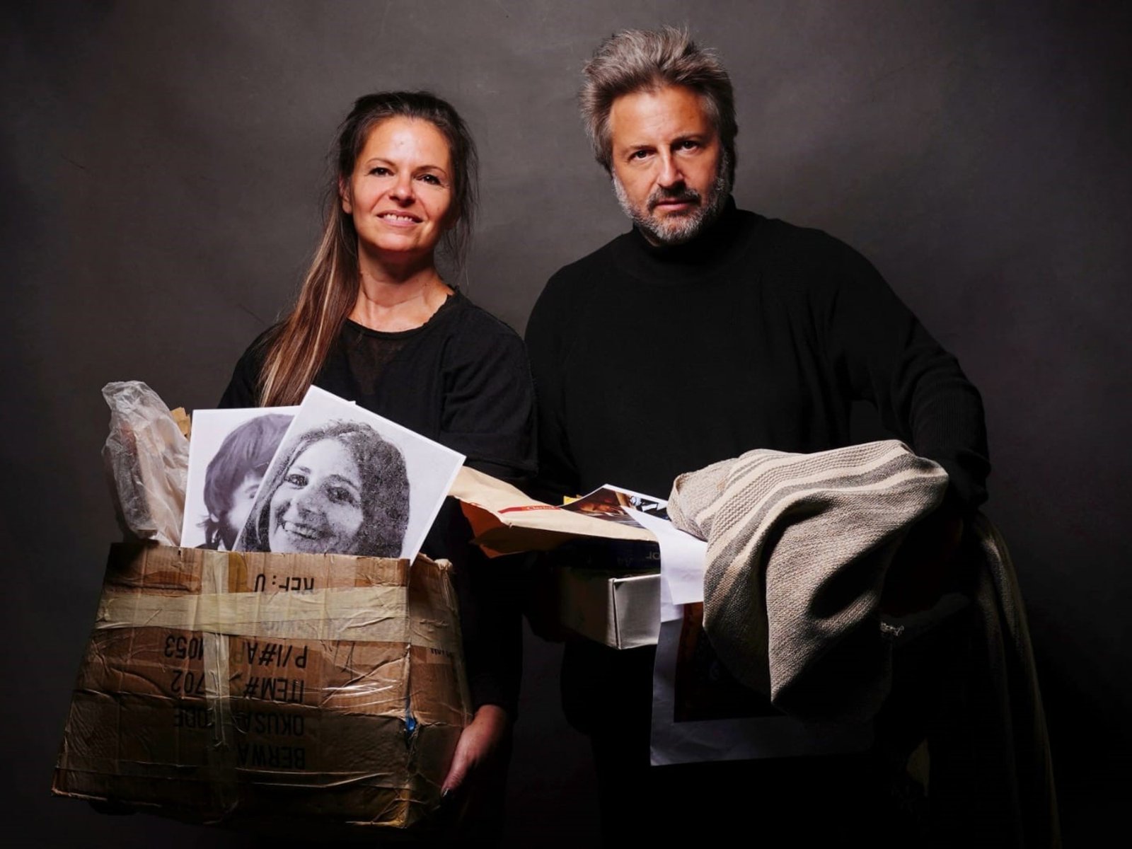 Dos hermanos y un libro-casa en el que recuperar la familia destruida por la dictadura