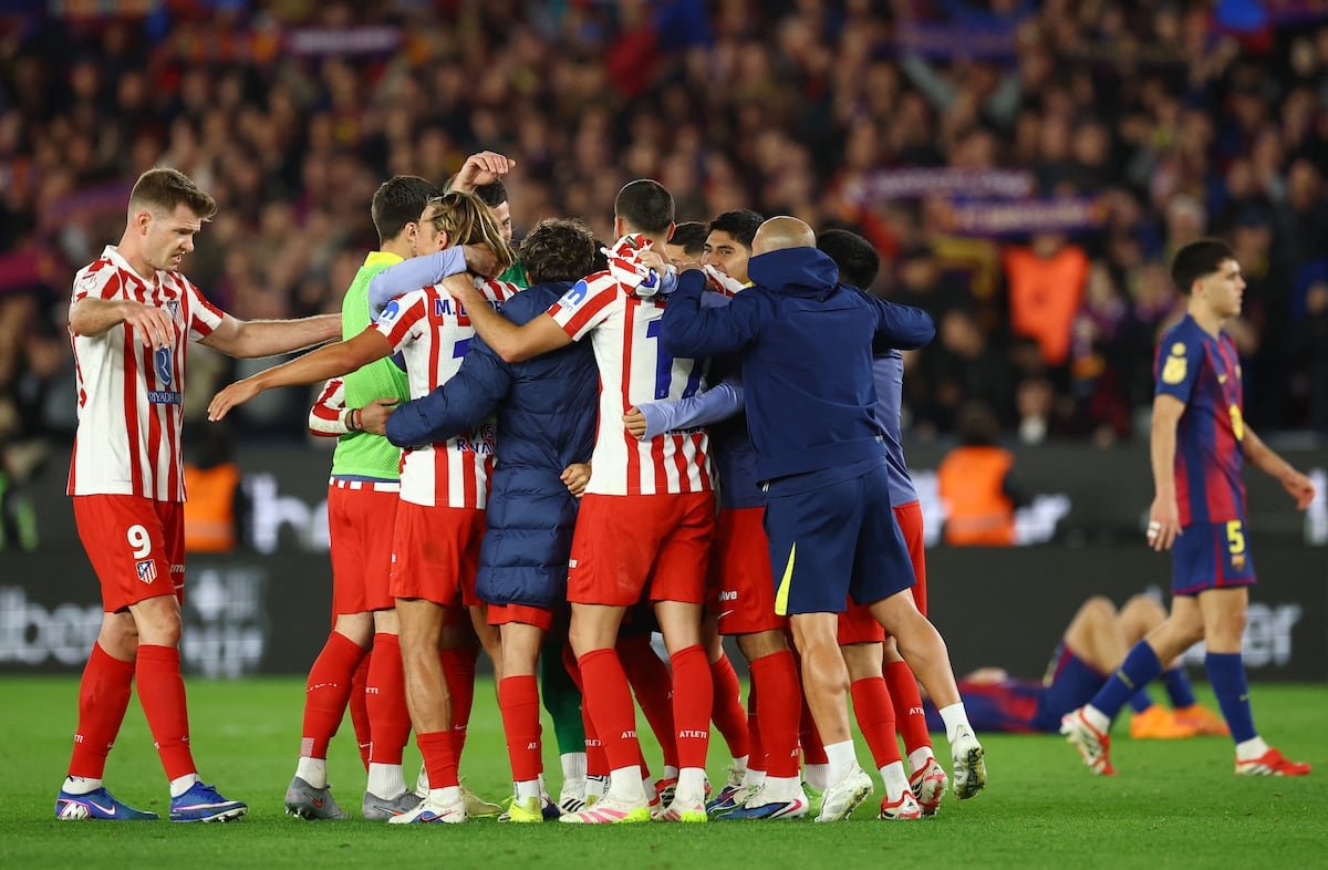 El Atlético resiste en el Camp Nou ante un gigante Barcelona | Fútbol | Deportes