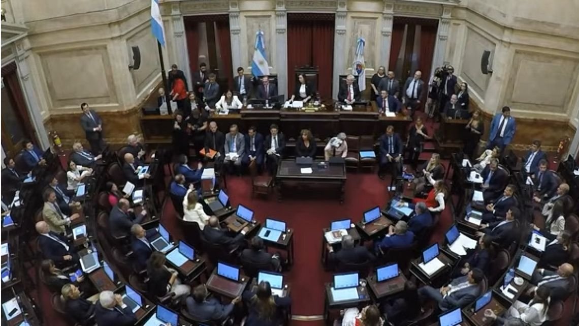 El Congreso en pausa: entre la rebelión de Villarruel y el escándalo de Adorni