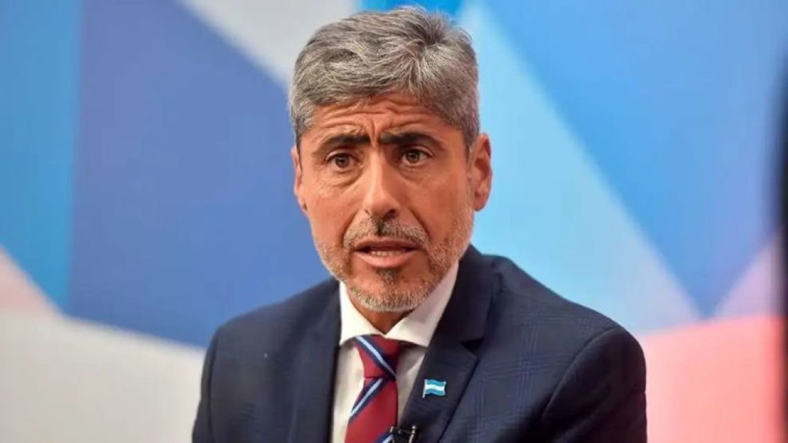 El ministro Quinteros despidió al policía Luis Azabal: "La memoria de quienes dan su vida en servicio nos interpela"