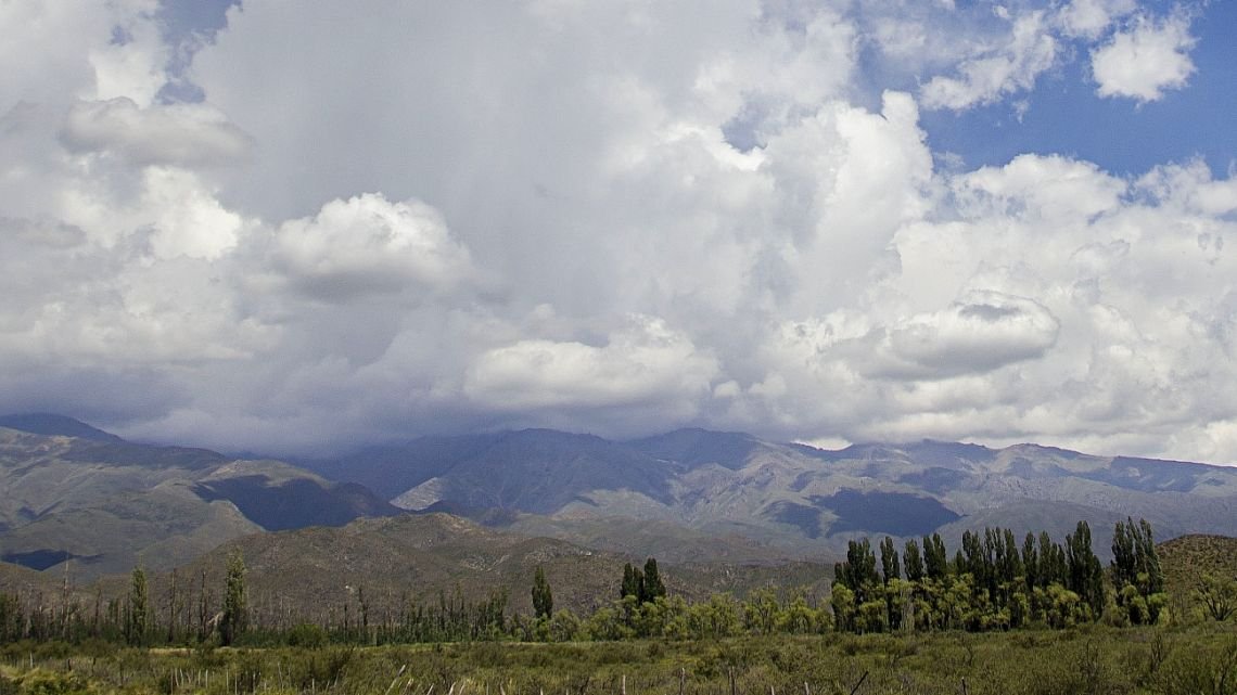 Fin de semana largo: alerta por tormentas fuertes, viento Zonda y un marcado descenso térmico