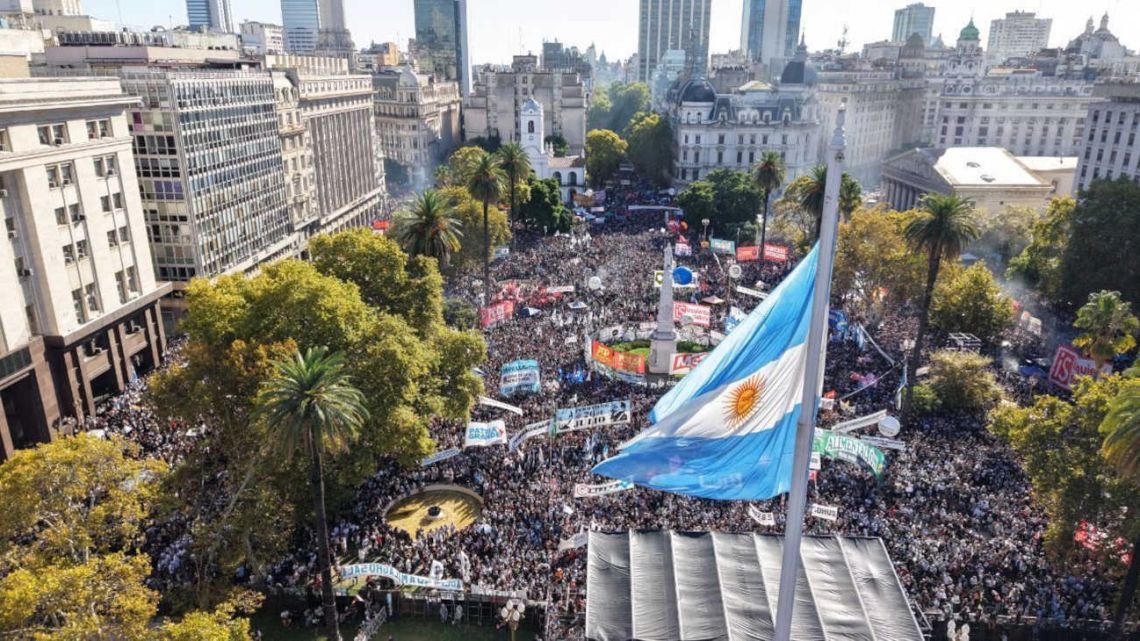 Galería de fotos: multitudinaria marcha por el día de la Memoria, la Verdad y la Justicia
