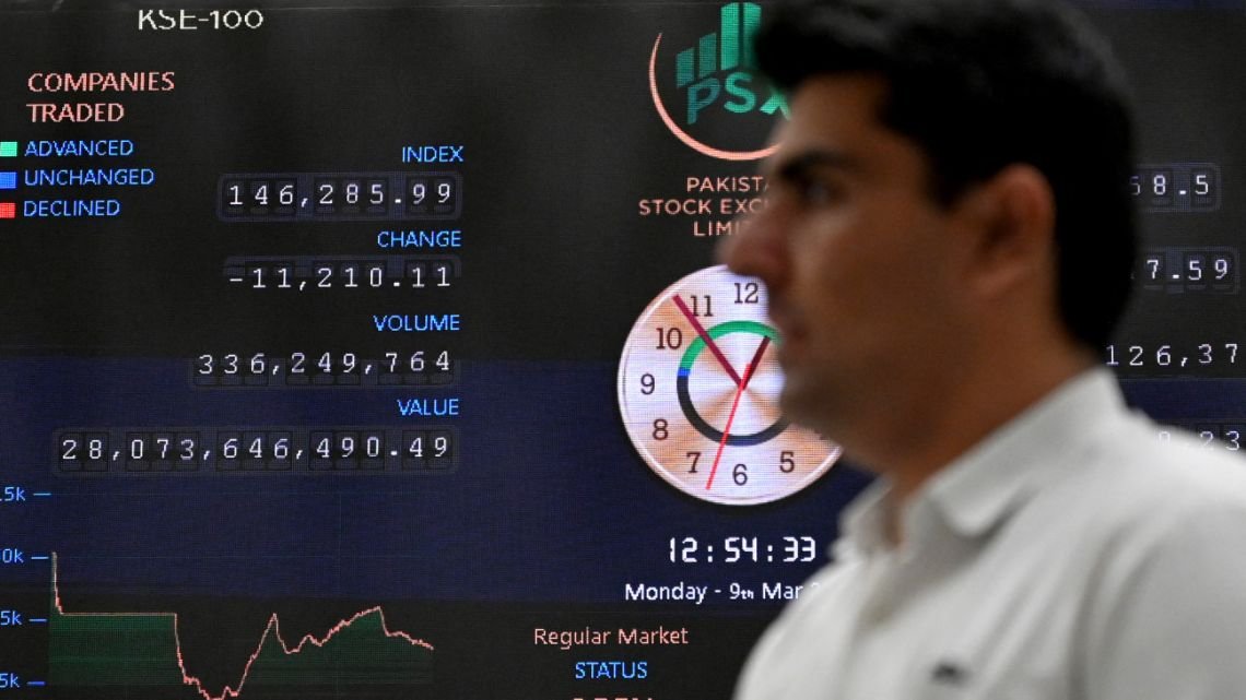 Guerra en Medio Oriente, bolsas se desploman y el petróleo roza 120 dólares