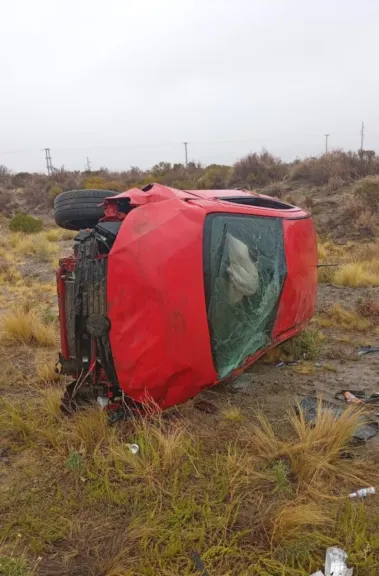 Hallan un auto robado volcado en la Ruta Provincial 39