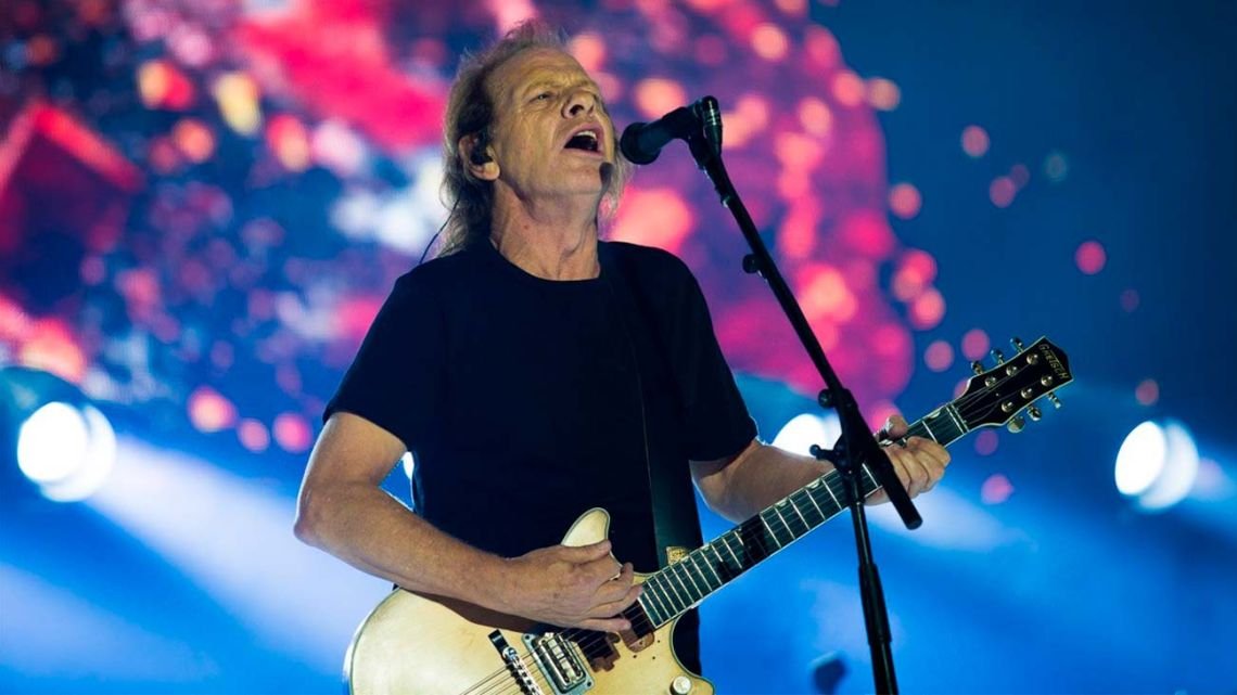 Internaron a Stevie Young, el guitarrista del grupo AC/DC, a poco de llegar al país