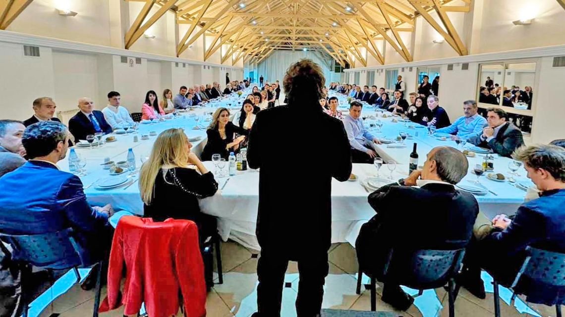 Javier Milei agasajó en Olivos a senadores y diputados de La Libertad Avanza con una cena, tras la apertura de sesiones ordinarias