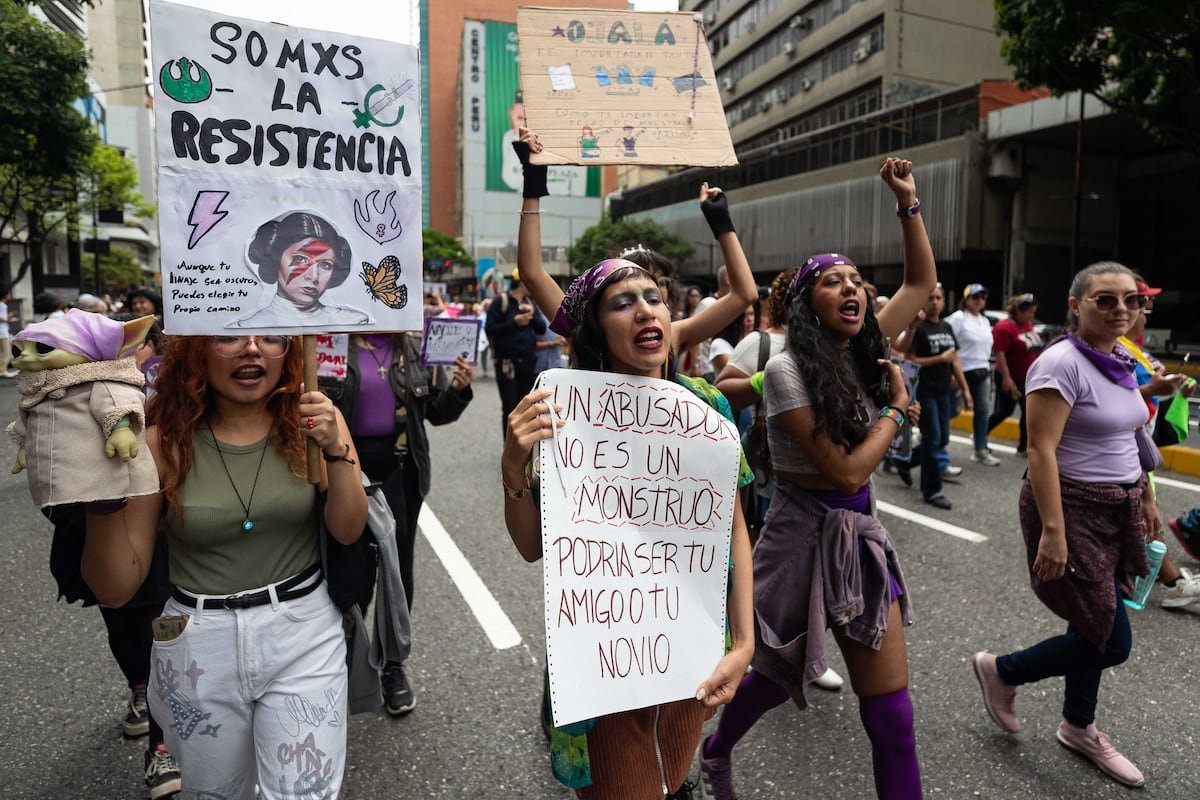 Las mujeres venezolanas reclaman su lugar en la transición en la marcha del 8M