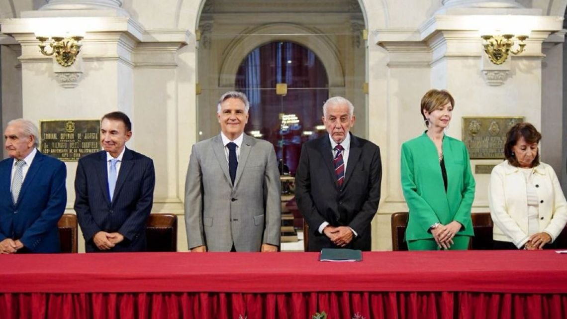 Le piden a Llaryora que no se siente junto a los ministros del TSJ en el acto de Apertura Judicial