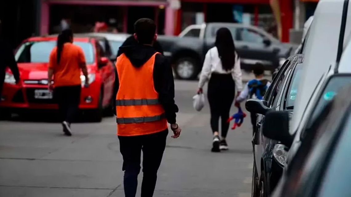 Ley contra naranjitas ilegales: Llaryora da el paso y Quinteros endurece el mensaje de "mano dura"