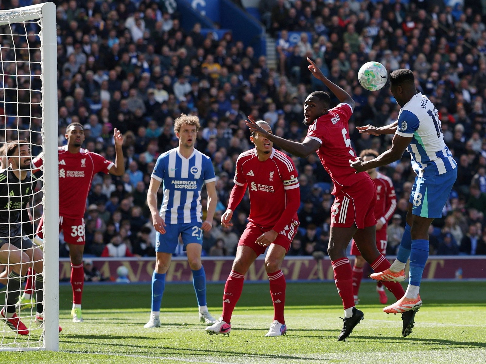 Liverpool de Alexis Mac Allister tropezó ante Brighton y se aleja de los puestos de Champions