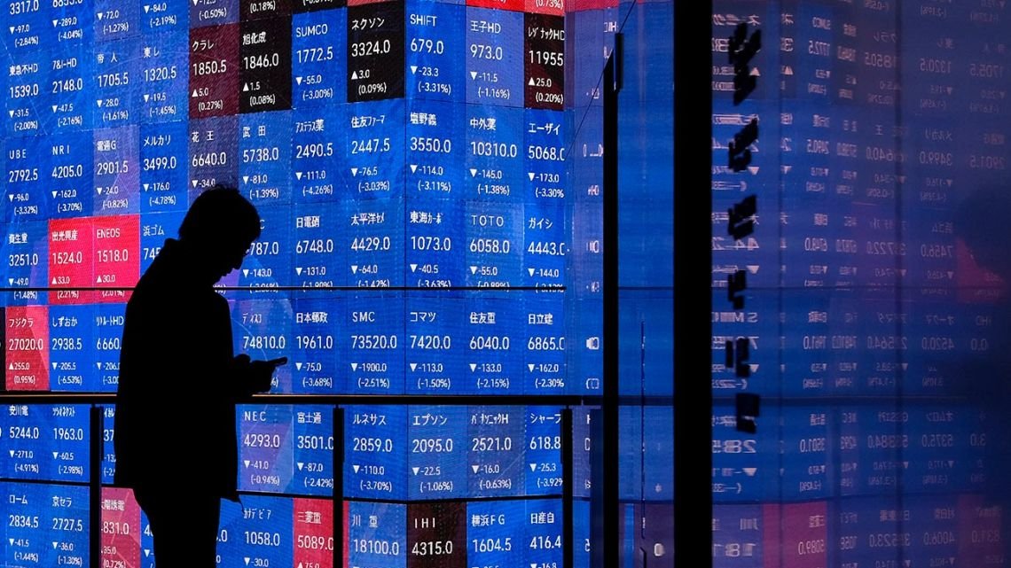 Los precios del crudo vuelven a subir después de que Trump amenazara con 'quedarse con el petróleo' de Irán