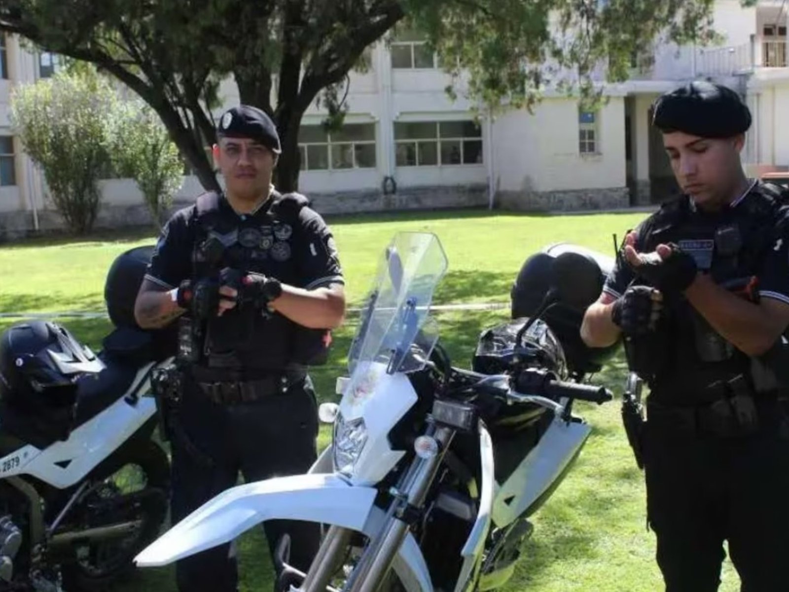 "Nos pusimos en el rol de padres", el testimonio de los policías que encontraron a la nena de 2 años perdida en Cosquín