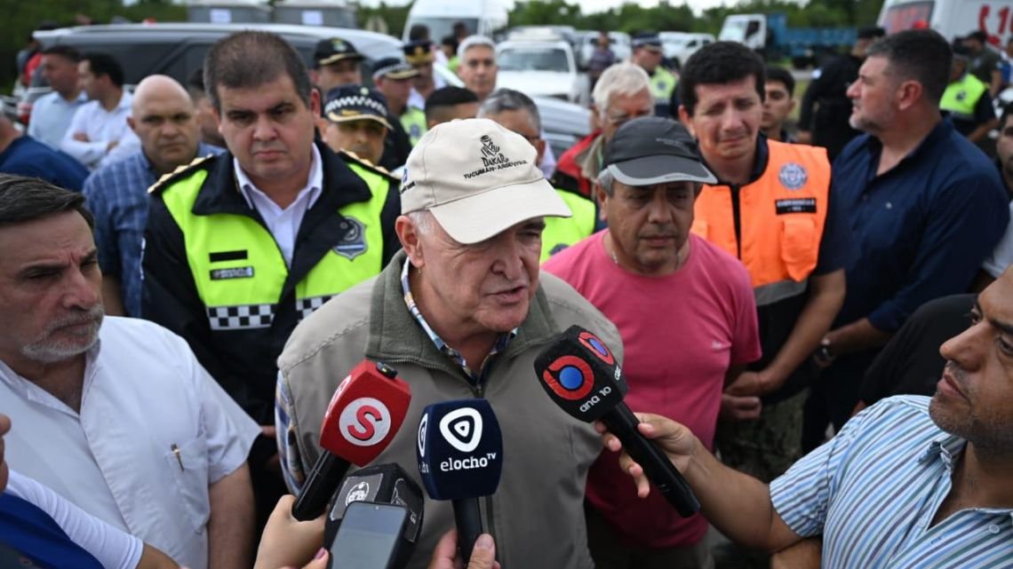 Osvaldo Jaldo recorrió La Madrid tras el desborde del río Marapa y supervisó la asistencia a familias afectadas por las inundaciones